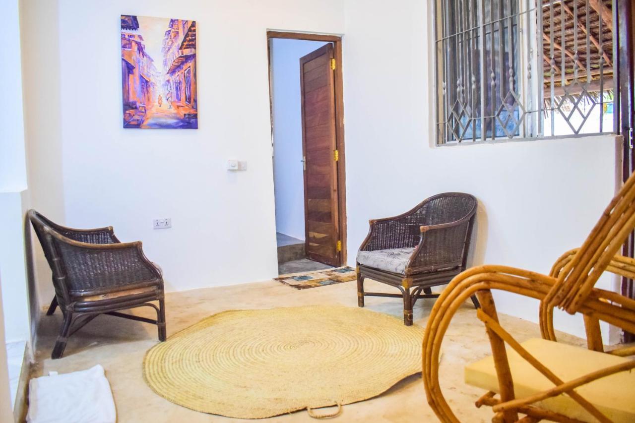 Uhuru House And Restaurant Apartment